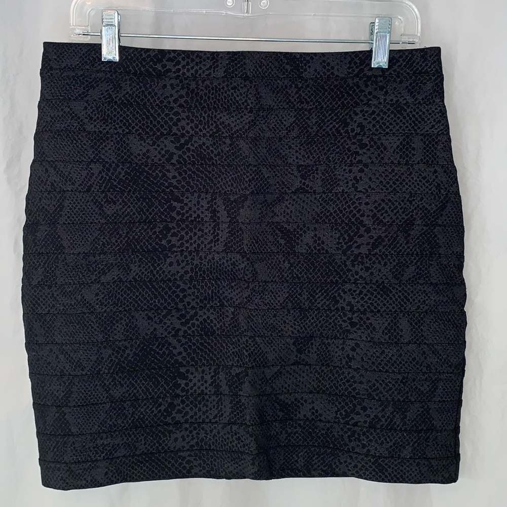 EUC 6 Black & Silver Snakeskin Bandage Skirt Snake Express Bodycon Skirt